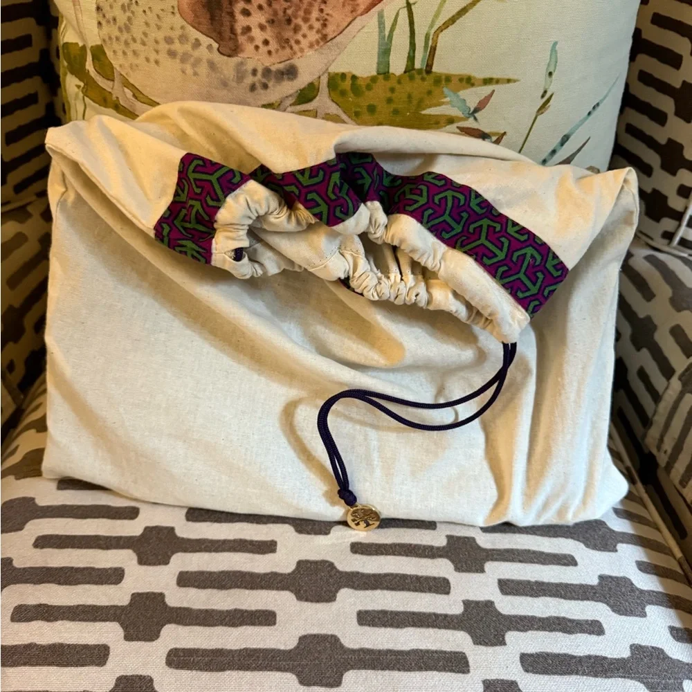 Tory Burch Black Pebbled Leather Crossbody Bag with Gold Hardware - Picture 16 of 16